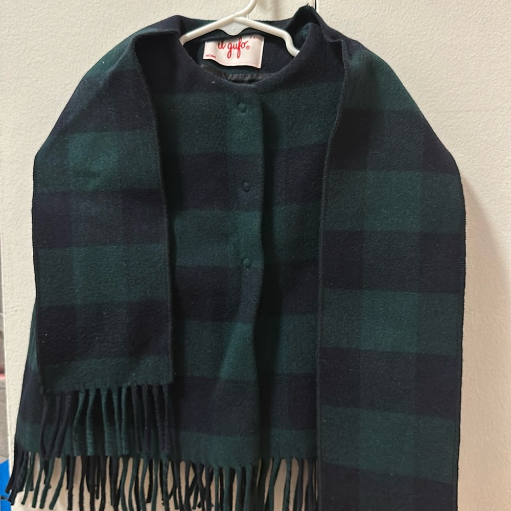 Il Gufo plaid cape jacket with removal scarf
Size 2T